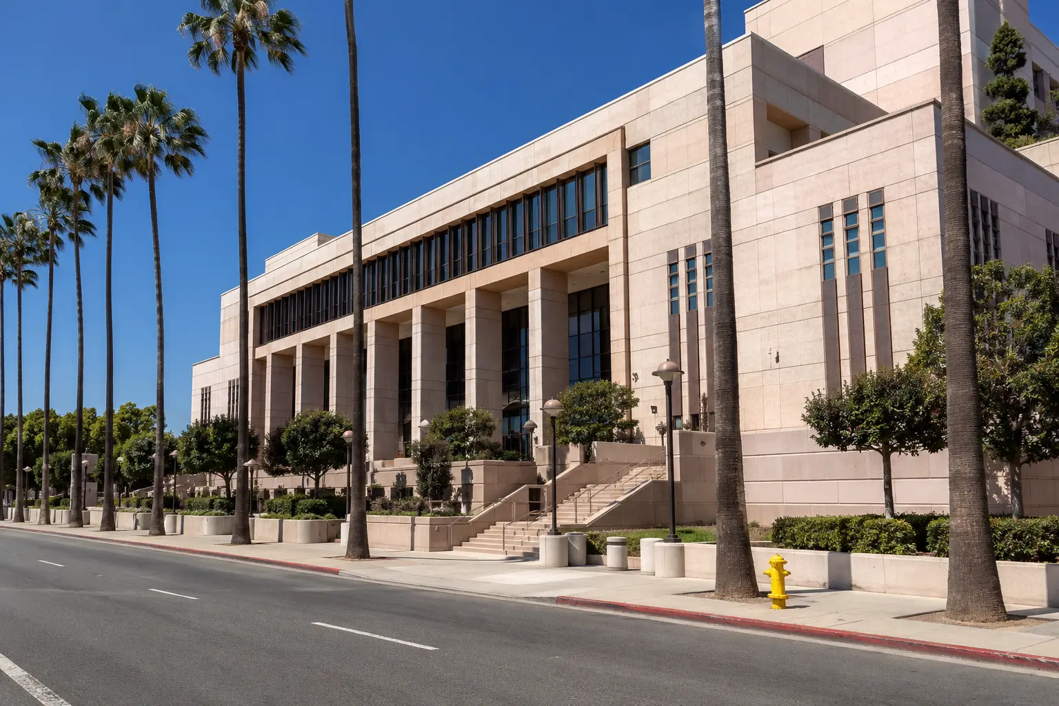 Read more about the article How to Choose the Right Criminal Defense Attorney in Los Angeles